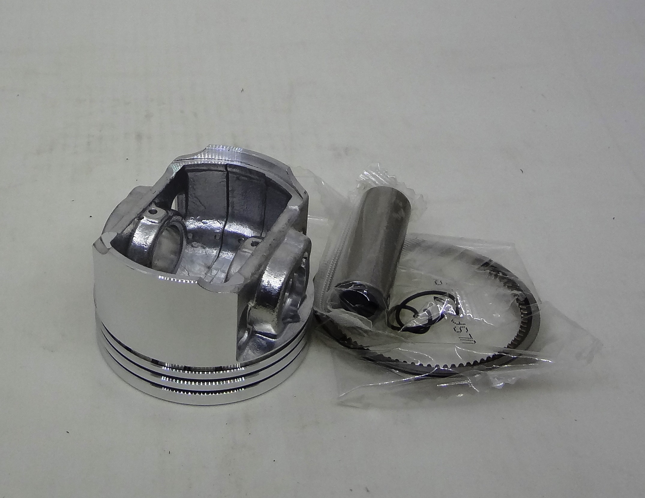 KIT PISTON ROUSER 135 STD...................SUNIK