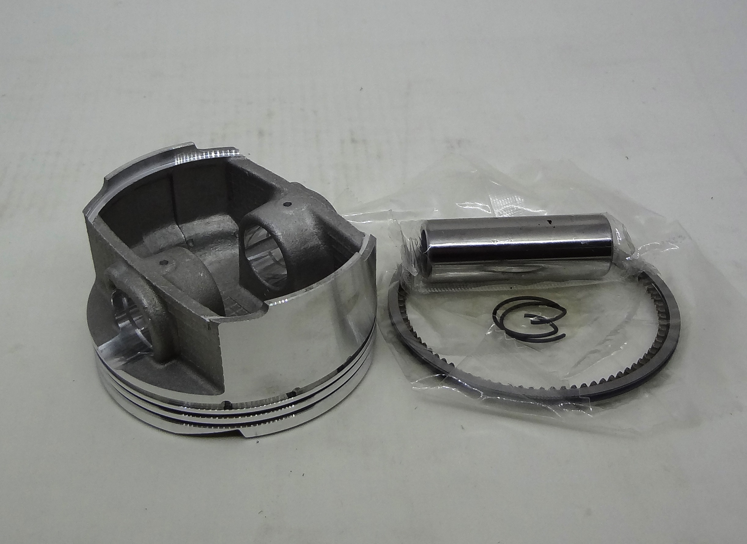 KIT PISTON ROUSER 200 NS STD.................SUNIK